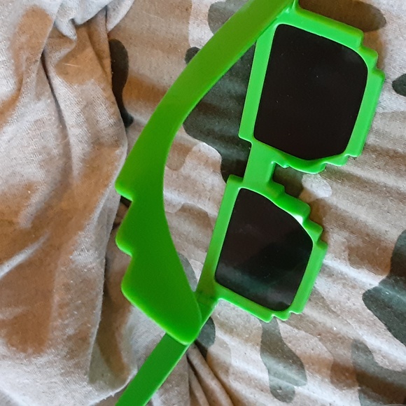 ROBLOX SUNGLASSES NRMINT CONDITION - Picture 3 of 6